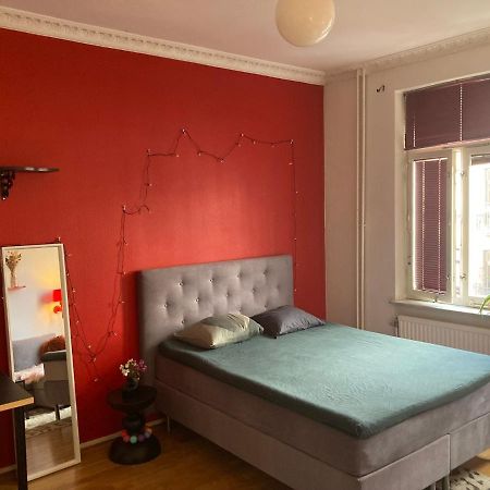 Rum Med Eget Badrum Och Stort, Delat Koek,Centralt I Malmoe A Room In An Apartment, Own Bathroom And Kitchen Shared With A Family Exteriér fotografie