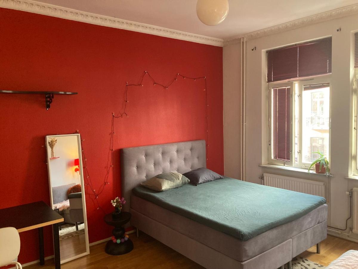 Rum Med Eget Badrum Och Stort, Delat Koek,Centralt I Malmoe A Room In An Apartment, Own Bathroom And Kitchen Shared With A Family Exteriér fotografie
