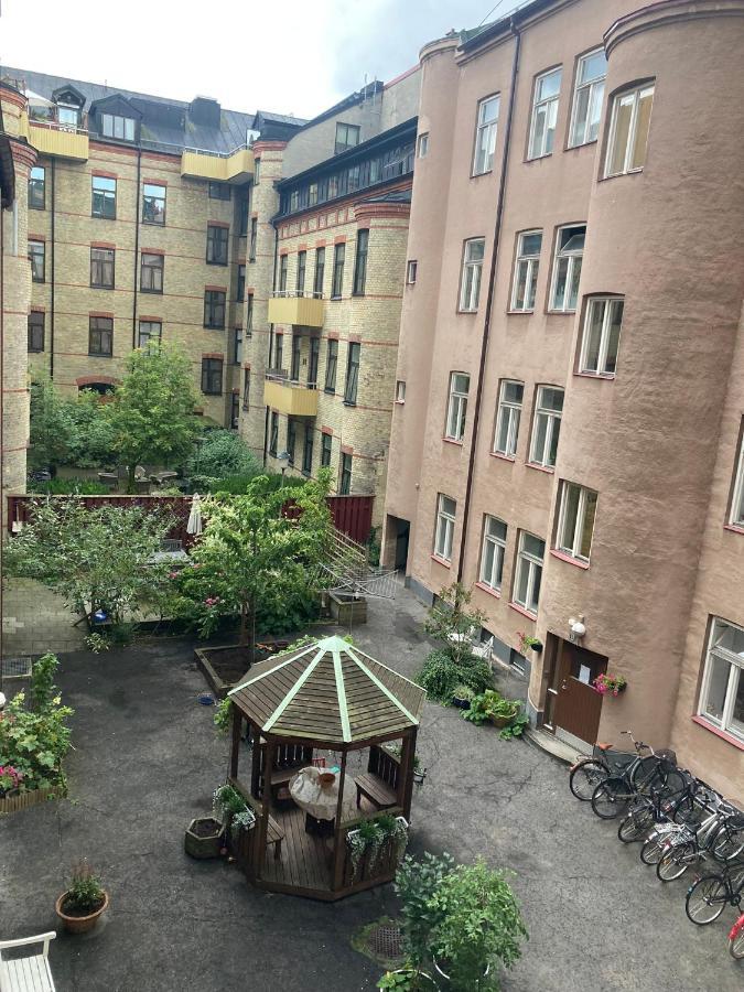 Rum Med Eget Badrum Och Stort, Delat Koek,Centralt I Malmoe A Room In An Apartment, Own Bathroom And Kitchen Shared With A Family Exteriér fotografie